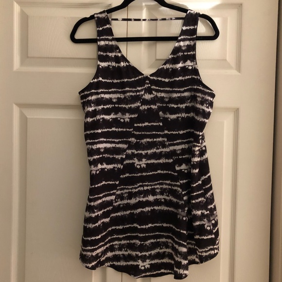 Express Black&White Top - Picture 3 of 3